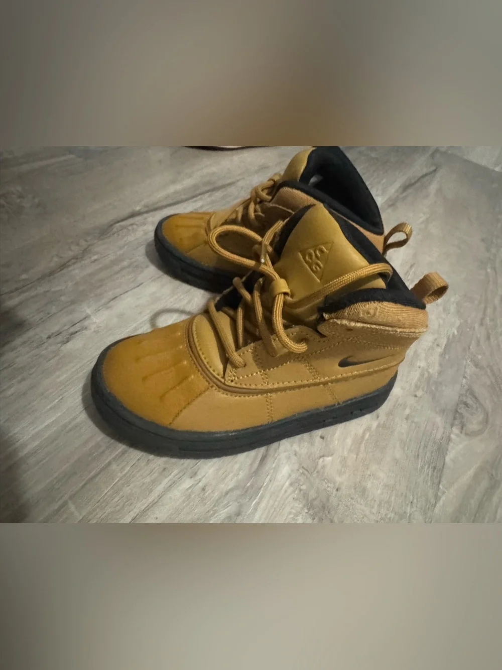 Nike Kids Tan & Black High-Top Boots – Never Worn